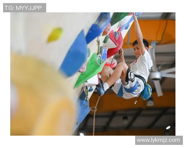 深圳攀岩队与杭州攀岩队赛后复盘分析团队配合与战术执行