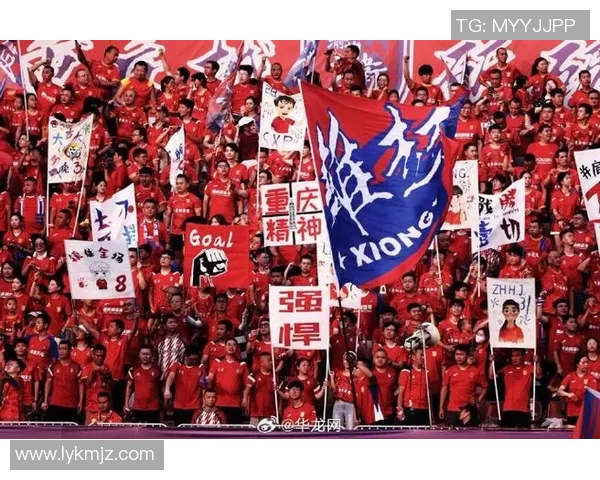 重庆足球队战术变革引发热议球迷期待新赛季的精彩表现与突破