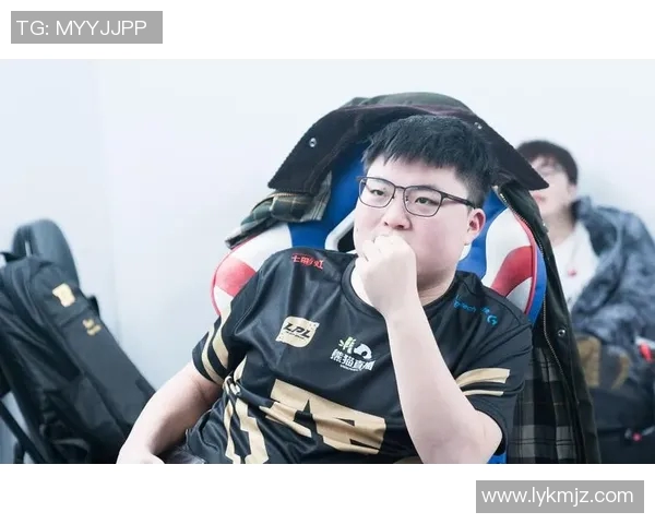 RNG战队在精英赛中以93分稳居积分榜首位,表现令人瞩目 RNG战队在精英赛中以93分稳居积分榜首位,表现令人瞩目