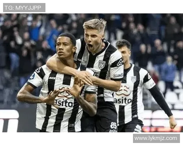 兹沃勒与赫拉克勒的激烈对决揭示了足球战术的博弈与球队实力的较量 兹沃勒与赫拉克勒的激烈对决揭示了足球战术的博弈与球队实力的较量