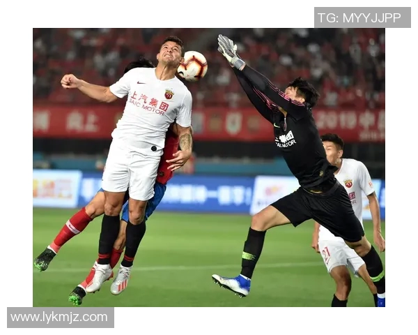 上港与建业精彩对决视频回顾球迷不容错过的激烈瞬间