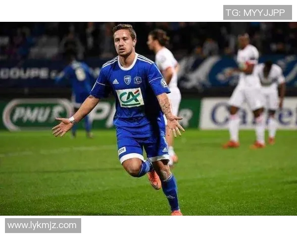 格勒诺布与克莱蒙的精彩对决即将上演谁能在赛场上笑到最后