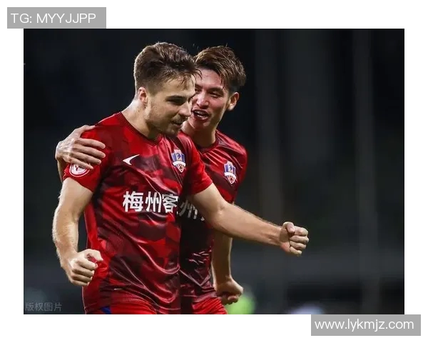 梅州客家与辽宁沈阳的激烈对决展现足球魅力与团队精神的巅峰较量