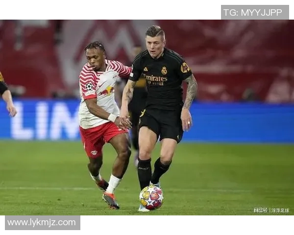 克罗斯在足球世界的传奇之路与未来发展展望 克罗斯在足球世界的传奇之路与未来发展展望