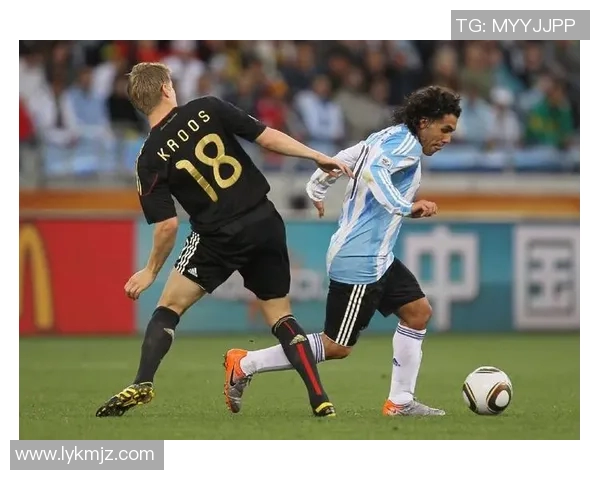 弗伦茨与萨迪纳摩的激烈对决揭示足球战术的博弈与魅力 弗伦茨与萨迪纳摩的激烈对决揭示足球战术的博弈与魅力