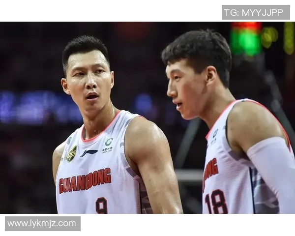 易建联:从篮球场上的传奇到生活中的榜样,见证中国体育的辉煌与奋斗历程 易建联:从篮球场上的传奇到生活中的榜样,见证中国体育的辉煌与奋斗历程